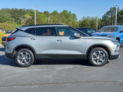 Used 2023 Chevrolet Blazer LT FWD image 2