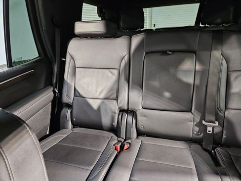 Used 2025 Chevrolet Tahoe Z71 AWD/4WD image 12