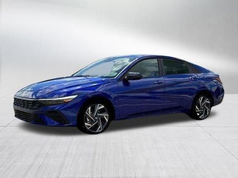 New 2025 Hyundai Elantra Sport FWD image 2