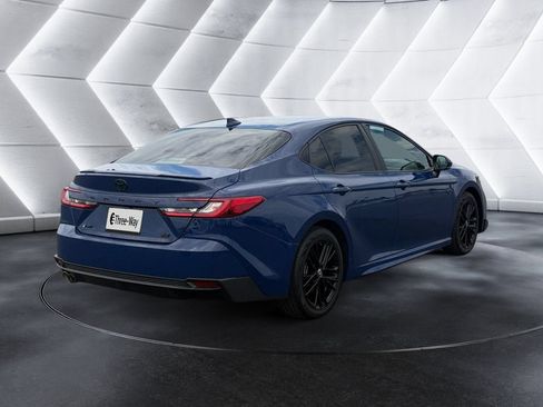 Used 2025 Toyota Camry SE FWD image 5