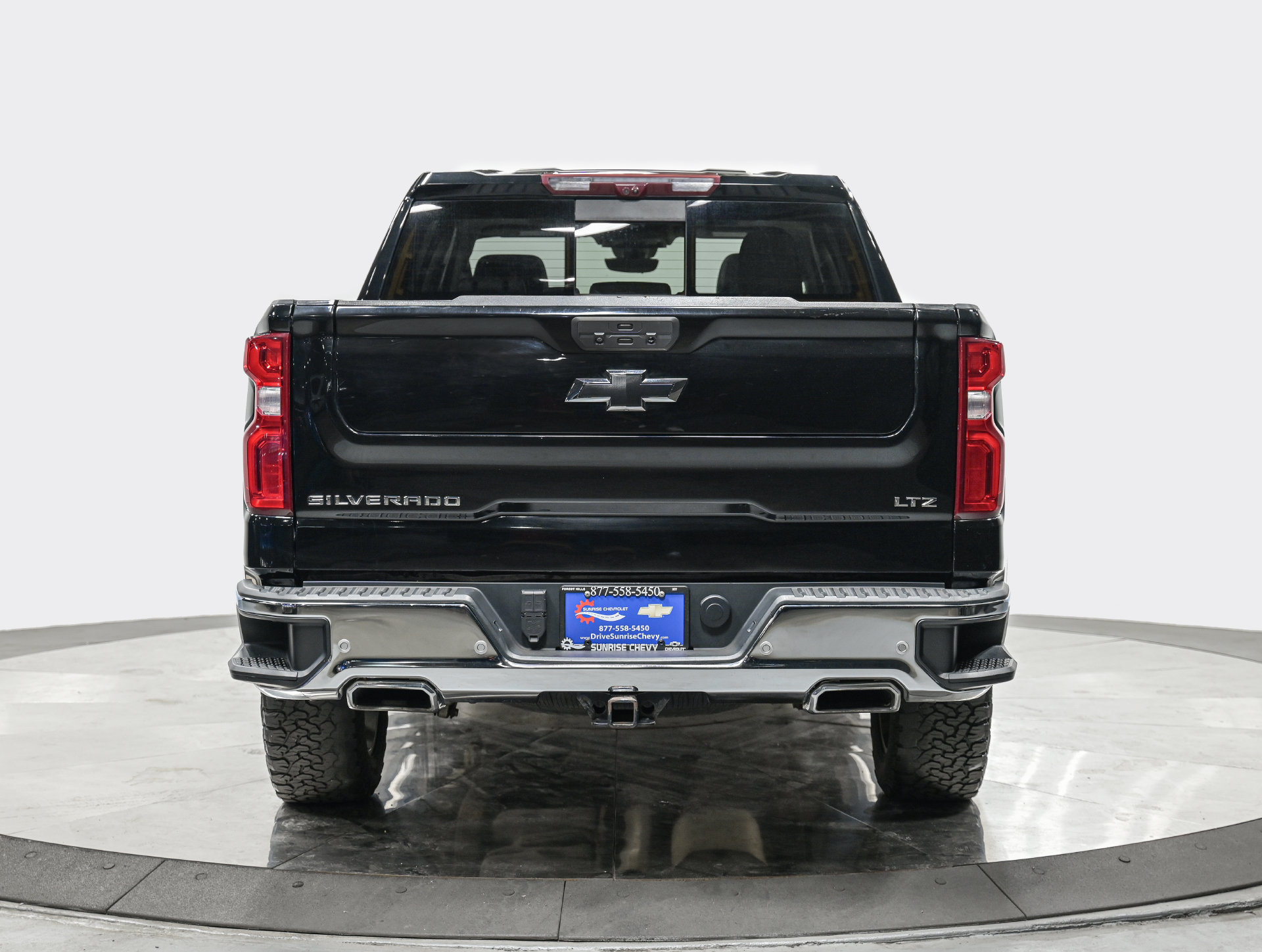 Used 2022 Chevrolet Silverado 1500 LTZ w/ LTZ Premium Package AWD/4WD image 5