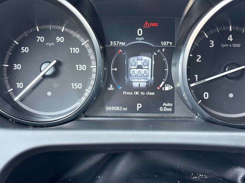 Used 2017 Land Rover Discovery Sport SE AWD/4WD image 16