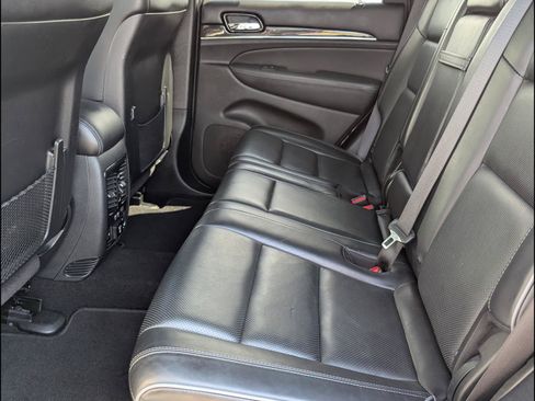 Used 2020 Jeep Grand Cherokee Overland AWD/4WD image 13