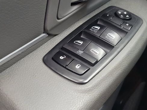 Used 2019 RAM 1500 Classic SLT RWD image 27