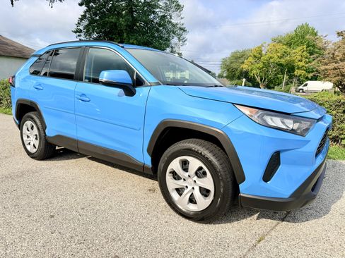 Used 2019 Toyota RAV4 LE w/ All Weather Liner Package AWD/4WD image 2