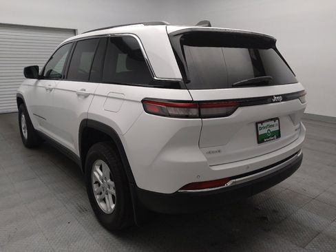 Used 2023 Jeep Grand Cherokee Laredo w/ Trailer Tow Prep Group (B) AWD/4WD image 5