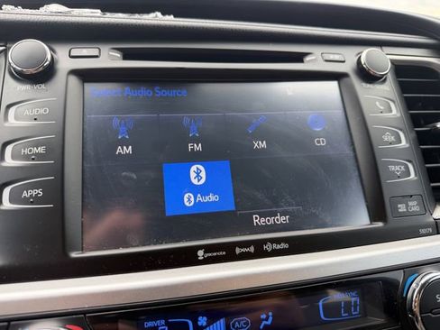 Used 2018 Toyota Highlander XLE FWD image 18