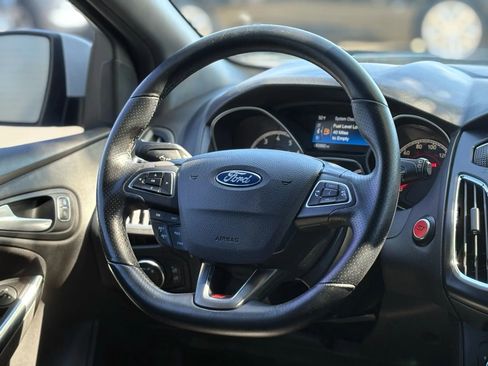 Used 2018 Ford Focus ST image 19