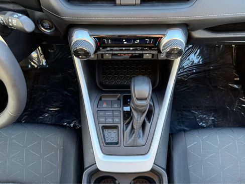 Used 2021 Toyota RAV4 XLE w/ Convenience Package image 22