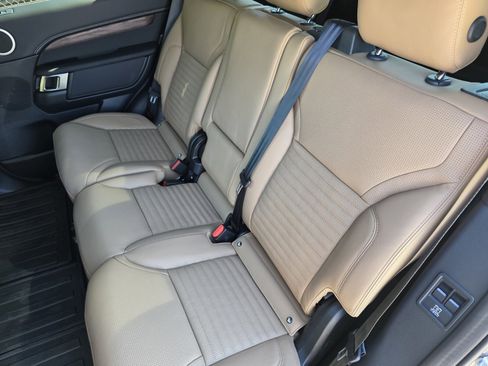 New 2026 Land Rover Discovery Dynamic SE image 13