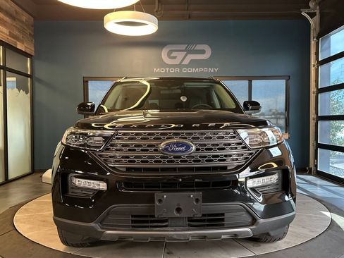 Used 2024 Ford Explorer XLT w/ Equipment Group 202A AWD/4WD image 8