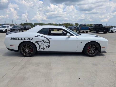 Used 2016 Dodge Challenger SRT Hellcat RWD image 3