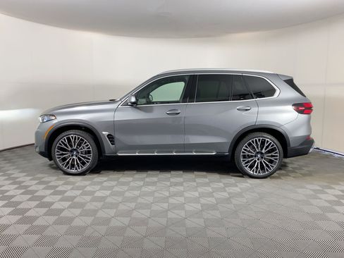 New 2026 BMW X5 sDrive40i w/ Executive Package image 2
