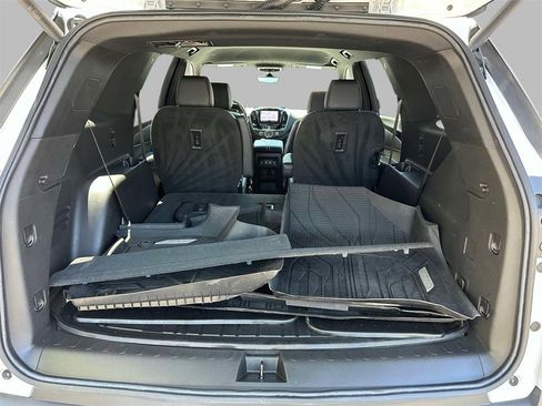 Used 2022 Chevrolet Traverse RS w/ LPO, Floor Liner Package image 17