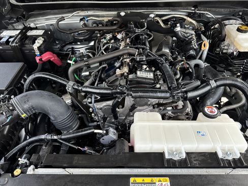 Used 2025 Toyota Tacoma SR5 AWD/4WD image 31