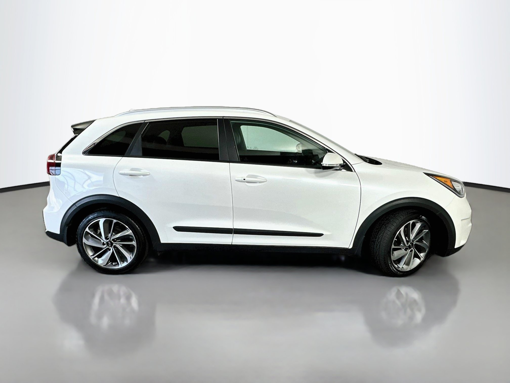 Used 2017 Kia Niro Touring FWD image 8