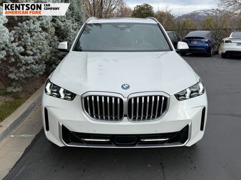 Used 2025 BMW X5 xDrive50e image 2