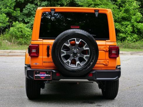Used 2025 Jeep Wrangler Unlimited Sahara AWD/4WD image 16