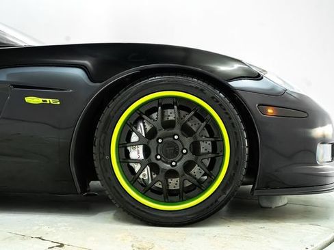 Used 2013 Chevrolet Corvette Z06 w/ 2LZ Preferred Equipment Group RWD image 17