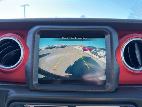 Used 2022 Jeep Wrangler Unlimited Rubicon w/ Steel Bumper Group image 17