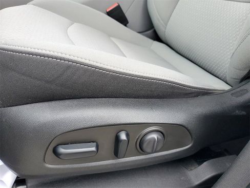 Certified 2022 GMC Terrain SLE w/ Driver Convenience Package image 22