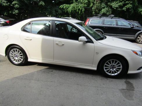 Used 2008 Saab 9-3 2.0T w/ Moonroof Package FWD image 15