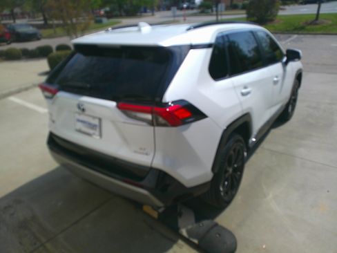 Used 2023 Toyota RAV4 SE w/ Convenience Package image 12