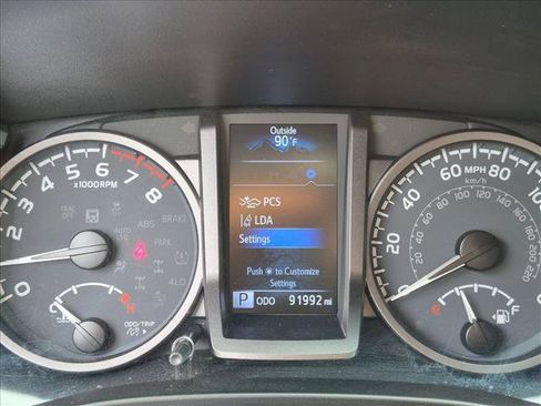 Used 2022 Toyota Tacoma TRD Sport w/ Technology Package RWD image 10