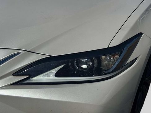 Used 2024 Lexus ES 300h w/ Luxury Package FWD image 11