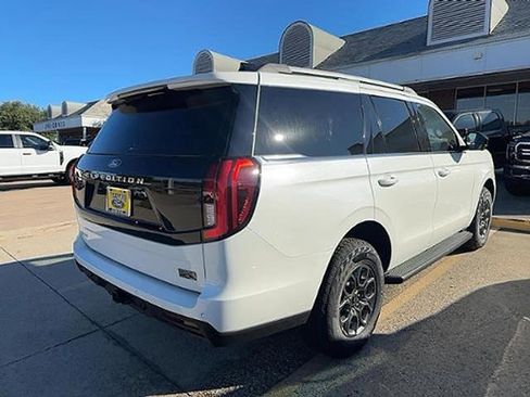 New 2025 Ford Expedition Active image 7