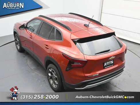 Used 2024 Chevrolet Trax LT w/ Driver Confidence Package FWD image 30