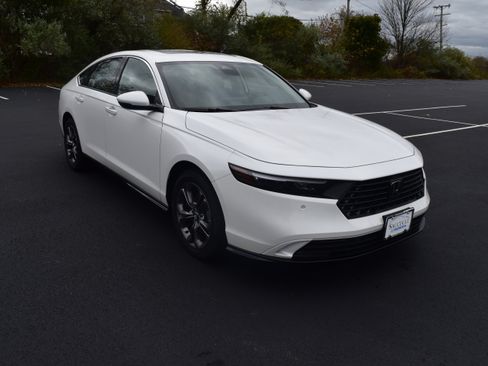 New 2025 Honda Accord EX-L image 2