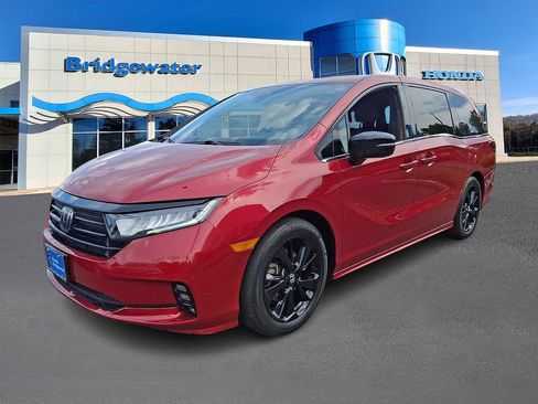 Used 2023 Honda Odyssey Sport image 3