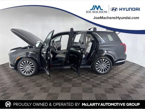 Used 2023 Hyundai Palisade Calligraphy image 17