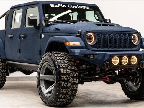 Used 2025 Jeep Gladiator Sport image 6