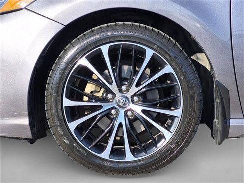 Used 2018 Toyota Camry SE w/ Convenience Package FWD image 24