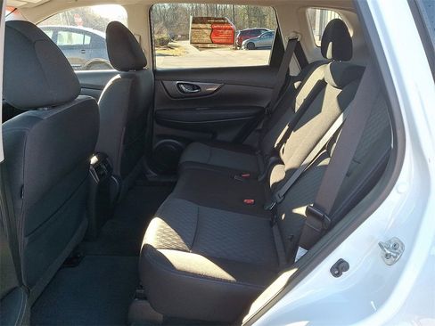 Used 2019 Nissan Rogue SV w/ Premium Package image 10