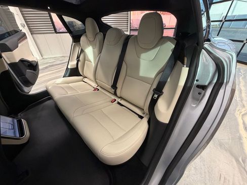 Used 2024 Tesla Model S image 7