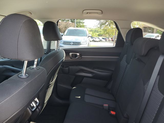 Certified 2023 Kia Sorento LX FWD image 8