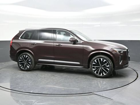 Used 2025 Volvo XC90 B5 Ultra AWD/4WD image 8