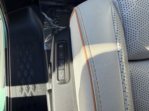 Used 2025 Volkswagen ID. Buzz 1st Edition image 30