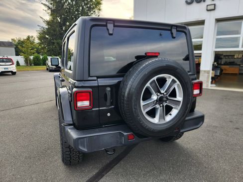 Used 2020 Jeep Wrangler Unlimited Sahara image 12
