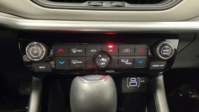 Used 2025 Jeep Compass Limited AWD/4WD image 17