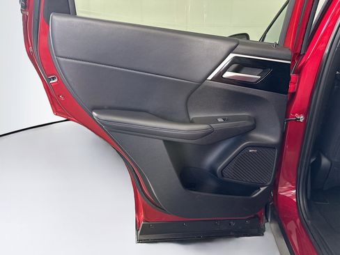 Used 2025 Mitsubishi Outlander SE FWD image 27