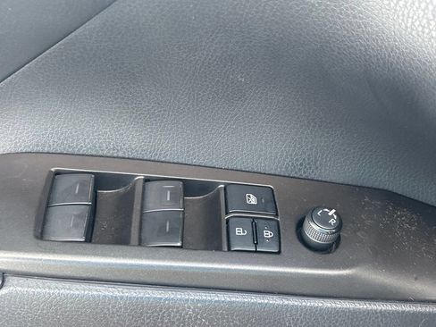 Used 2022 Toyota Camry SE FWD image 8