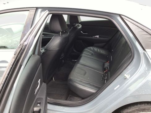 Used 2022 Hyundai Elantra Limited FWD image 8