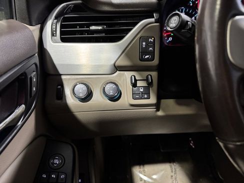 Used 2019 GMC Yukon SLT image 19