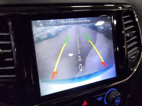 Used 2019 Jeep Grand Cherokee Altitude image 36