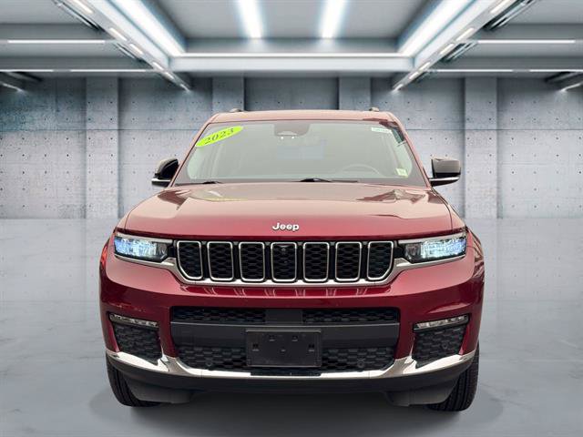 Used 2023 Jeep Grand Cherokee L Limited w/ Luxury Tech Group II AWD/4WD image 3