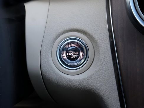 Used 2020 Mercedes-Benz C 300 4MATIC Sedan image 29